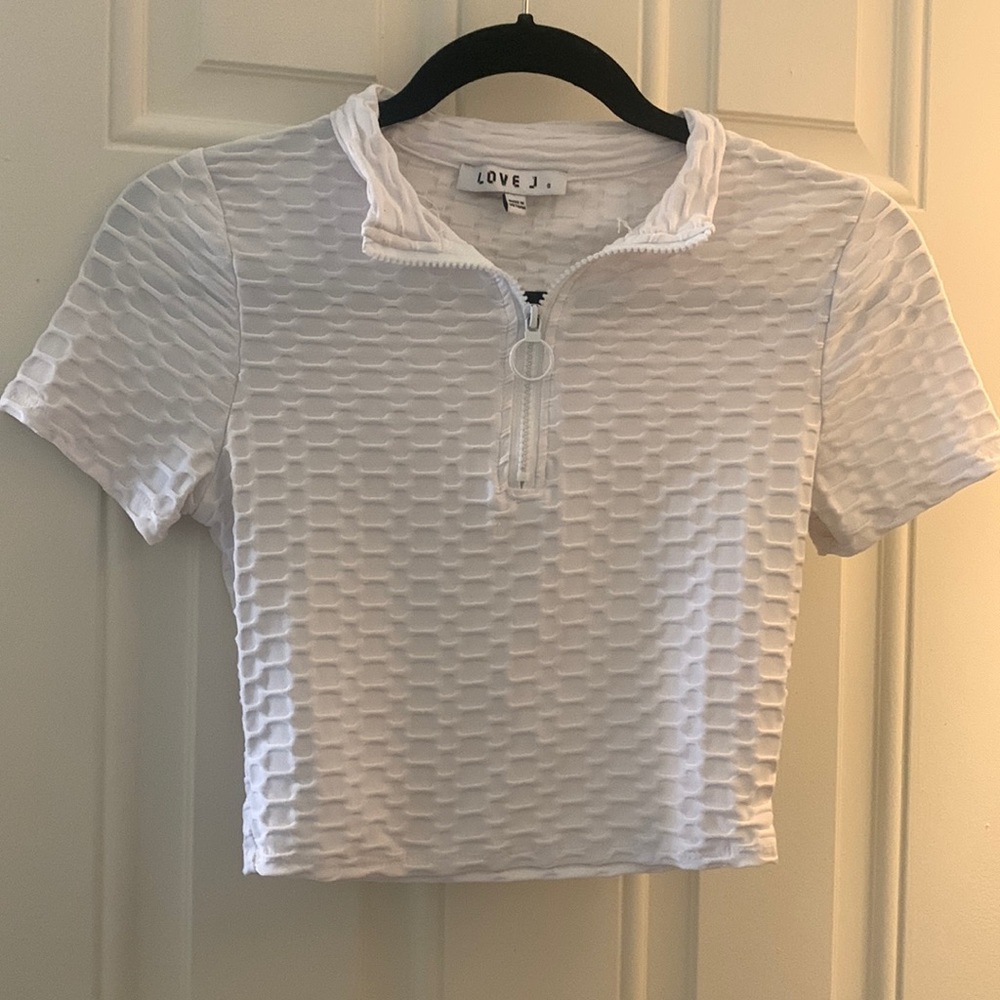 White textured fitted crop top